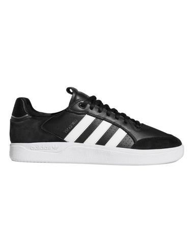 Adidas Tyshawn Low Shoes - Black/White s'inspire de l'anatomie humaine